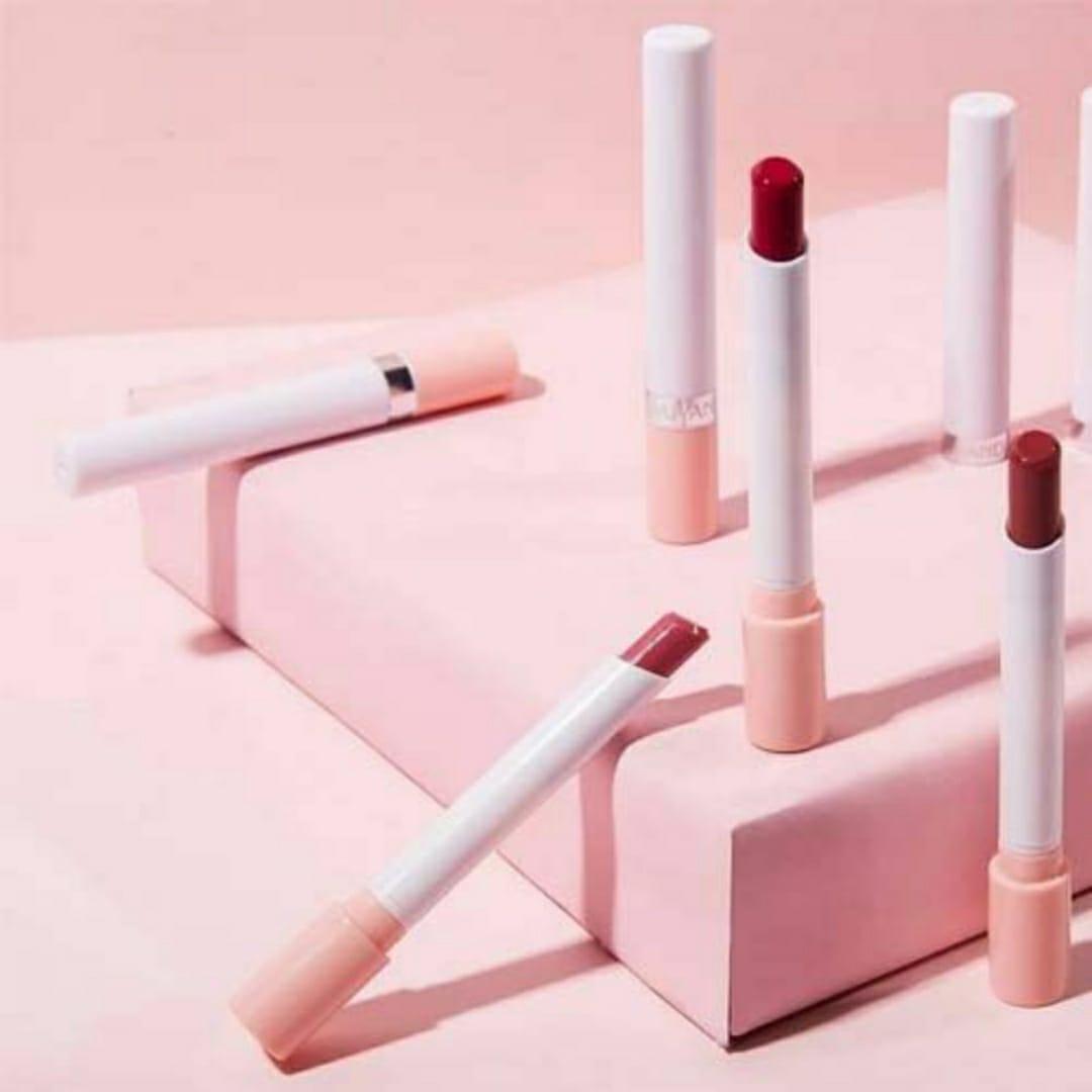 WB 4-Piece Highly Pigmented Smoky Lipstick Set – Random Colors