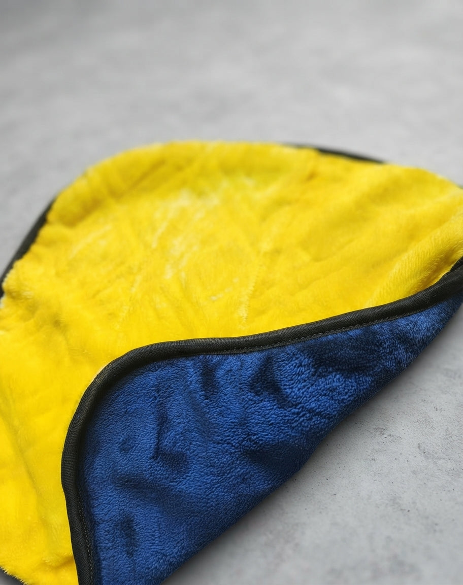 Ultra-Soft Dual-Sided Microfiber Cleaning Cloth for Cars & Bikes – 30 × 40 Inch