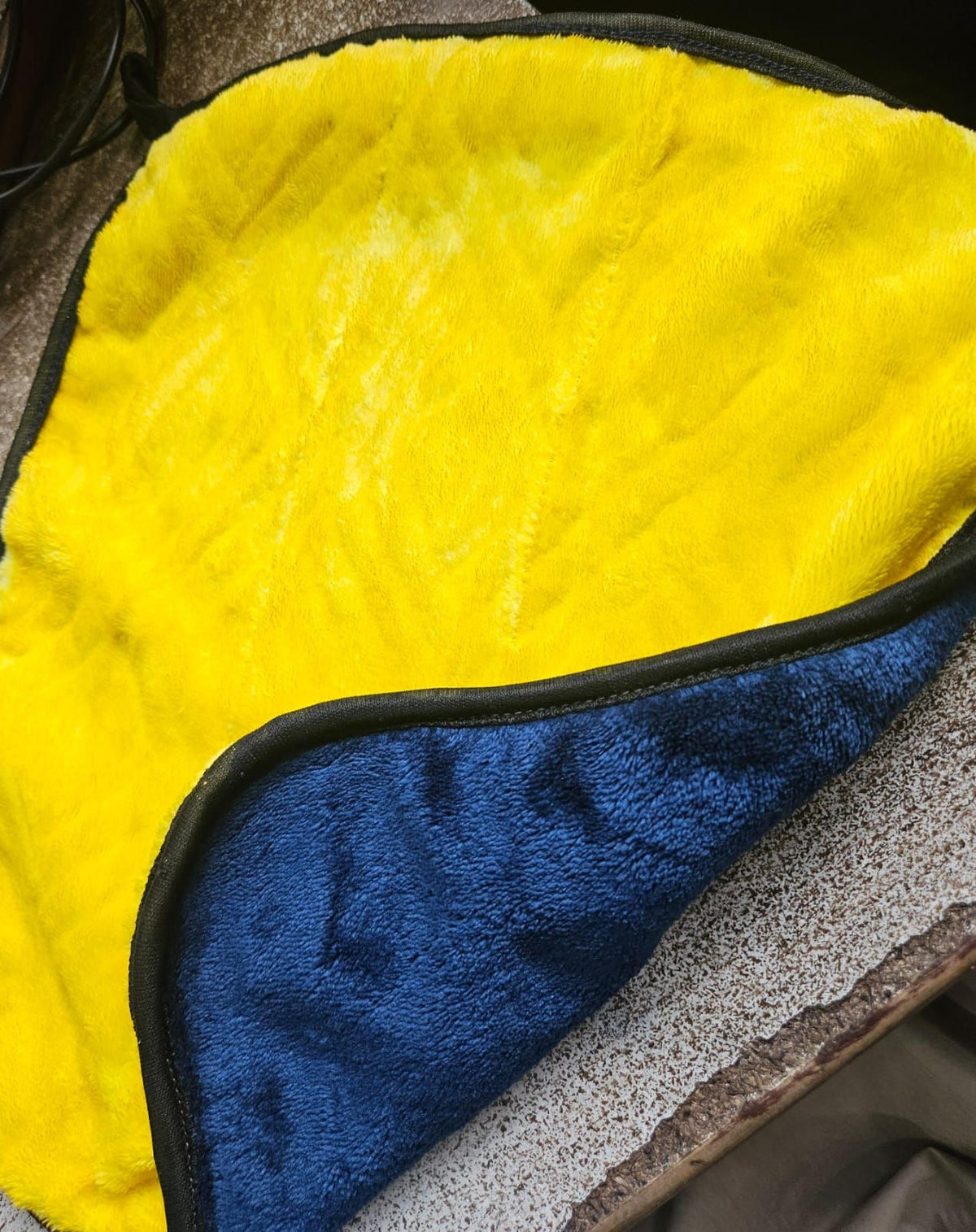 Premium Super-Absorbent Microfiber Cleaning Cloth – Lint-Free, Random Color